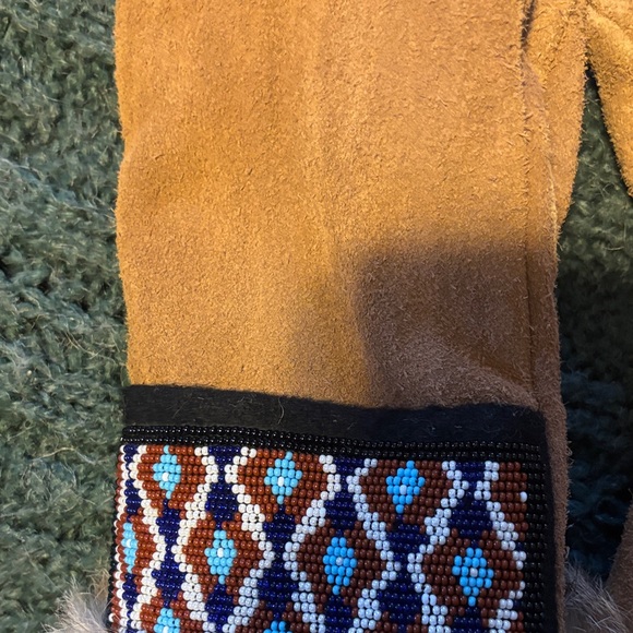 RYSY SHORT CUFF MITTEN IN BROWN - Picture 6 of 15